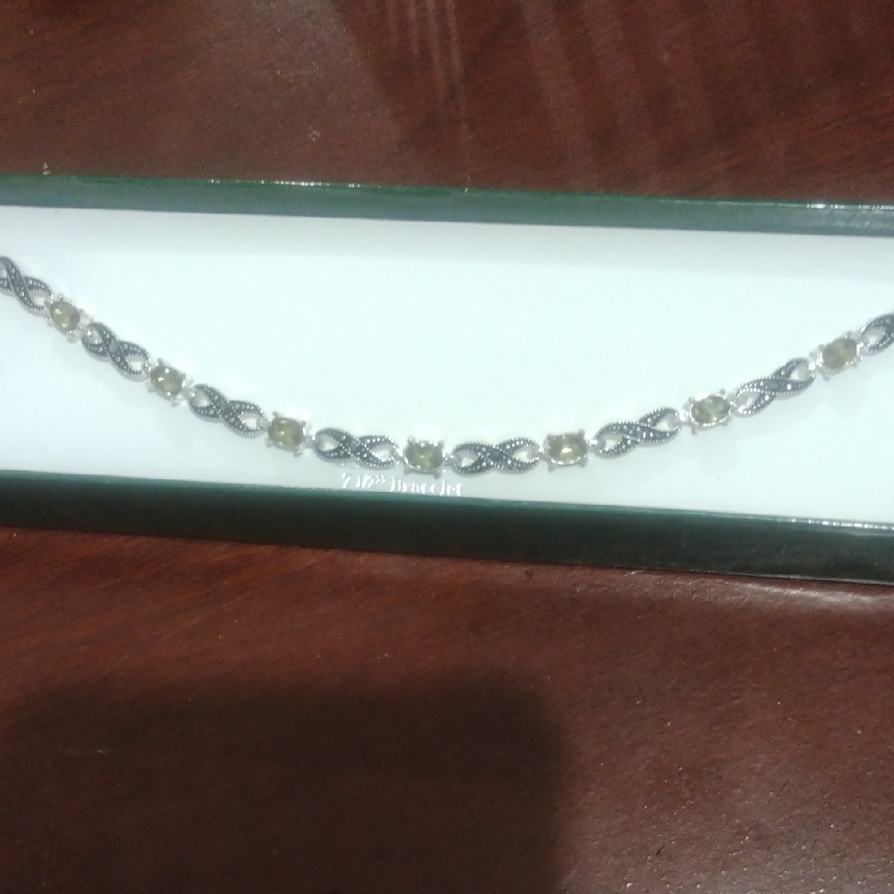 Elegant Silver and Gold Women's Necklace